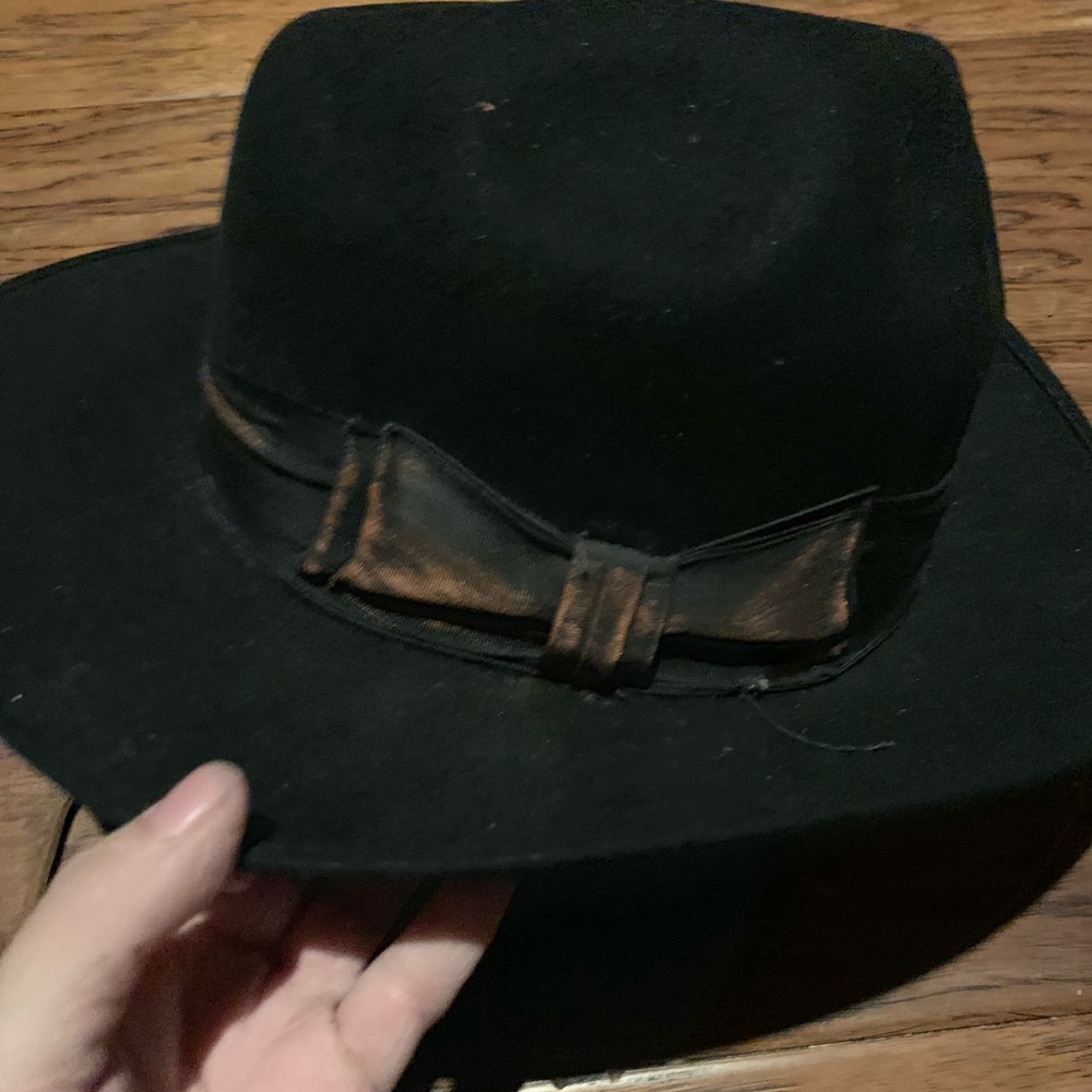 VINTAGE 100 % RABBIT FUR HUCKEL 1799 FELT WOMEN’S BLACK HAT WITH CHIN STRAP